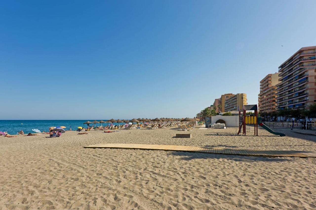 Relaxing Beach Apartment In Fuengirola Parking Eksteriør billede